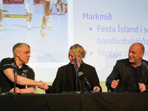 Snorri Steinn framlengir