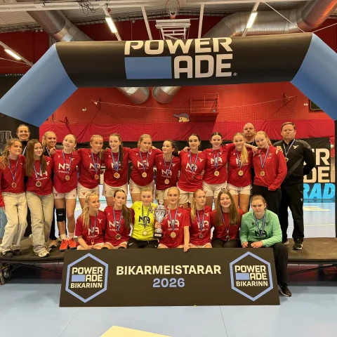 Valur bikarmeistari 4.flokks kvenna