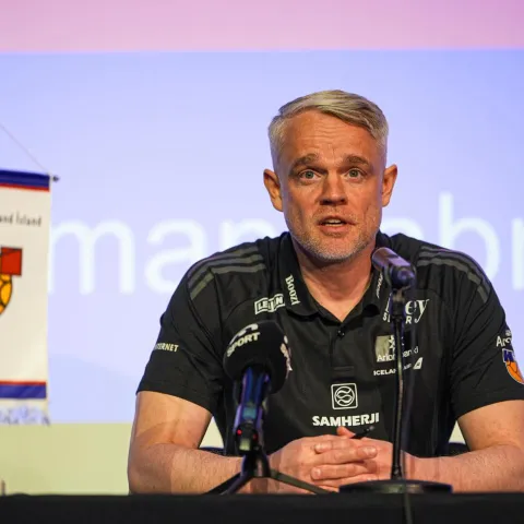 Snorri Steinn framlengir