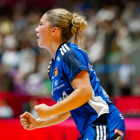Ásthildu Jóna Þórhallsdóttir